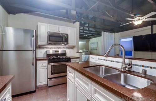 Stockton House | Tiny Canyon House in Hip Neighborhood