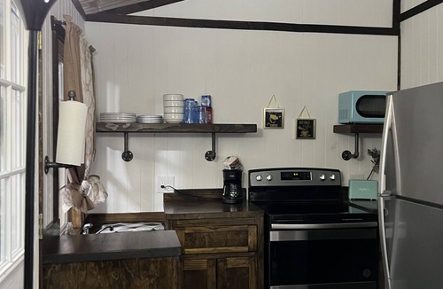 Wichita Falls Cabin | Tiny Home 1 bedroom/1 bath