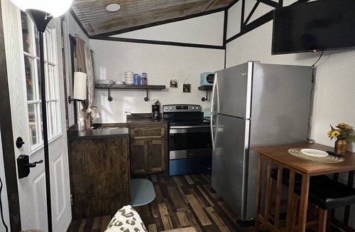 Wichita Falls Cabin | Tiny Home 1 bedroom/1 bath