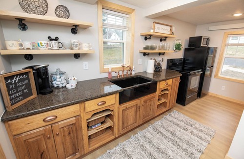 Sioux Falls House | Tiny Home on a Hill Close to Downtown, Sanford Premier Center and Airport
