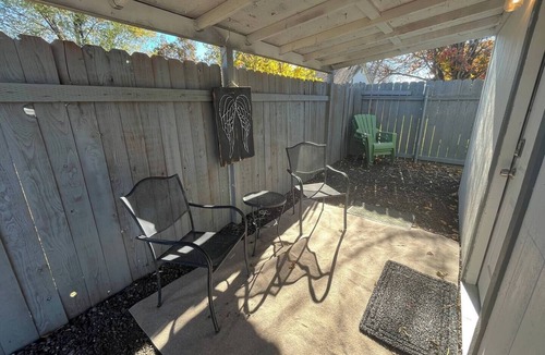 Nampa House | Tiny Retreat by the Park