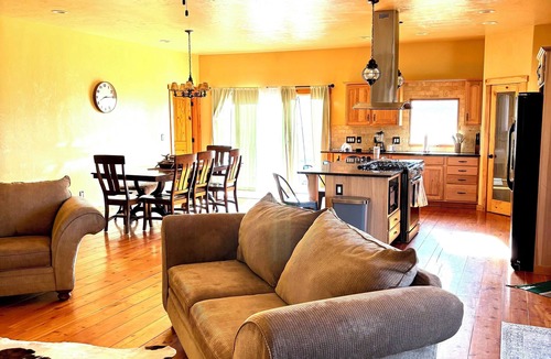 Dubois House | Togwotee Ranch House. Private 3 bedroom residence between Dubois and Yellowstone