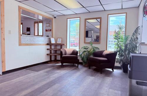 Riverton Hotel | Tomahawk Motor Lodge By OYO Riverton US-26