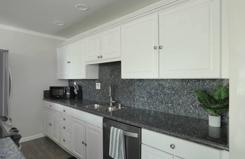 Point Loma Heights Condo | Top Floor | Balcony | W/D | Sea World | Amenities