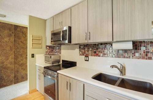 Point Loma Heights Condo | Top Floor | Resort Amenities | Rain Shower