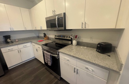 Tuttle West Apartment | Top floor w/balcony in Hillard/Dublin