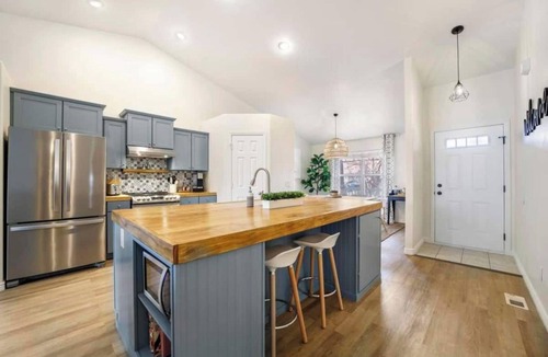 Twin Falls House | "Top-notch!" Family Fun HQ – games, fire pit, and a king suite for the grown-ups