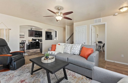 Meridian House | TopGolf Discount, Pets Welcome, Near St Lukes Perfect Location