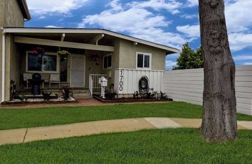 Harbor House | Torrance Mid Century Home Close To Beaches, Shopping, Dining, Entertainment