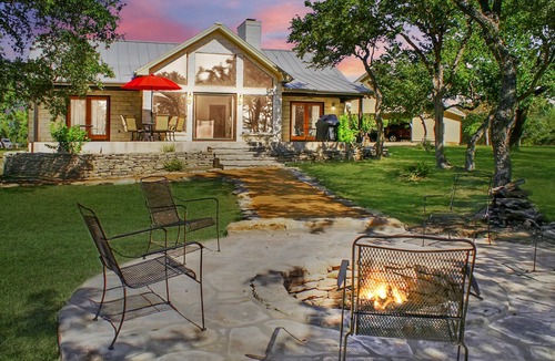 Wimberley House | Totally relax in luxury* Acres of views* private hot tub; peace & quiet
