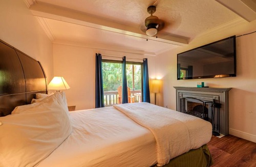South Padre Island Apartment | Toucans Retreat Tranquil 1BR Condo with Patio 102