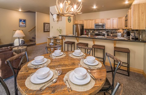 Big Sky House | Town Center Modern Rustic Townhouse - Contactless Check In