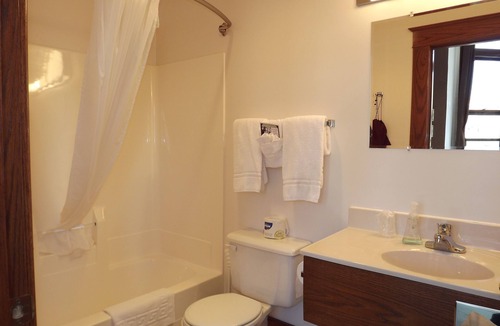 Deadwood Bed & Breakfast | Town Hall Inn