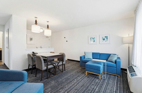 Auburn Hills Hotel | TownePlace Suites Detroit Auburn Hills