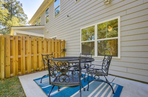Shallotte House | Townhome w/Pool! 7 Mi to Ocean Isle Beach