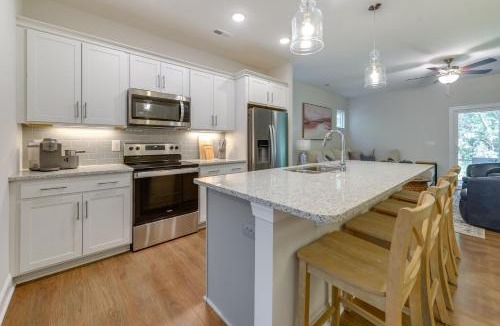 Shallotte House | Townhome w/Pool! 7 Mi to Ocean Isle Beach