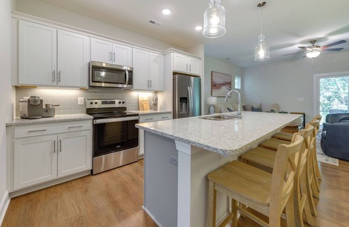Shallotte House | Townhome w/Pool! 7 Mi to Ocean Isle Beach