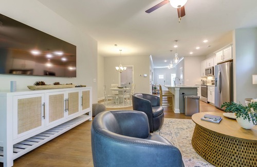 Shallotte House | Townhome w/Pool! 7 Mi to Ocean Isle Beach