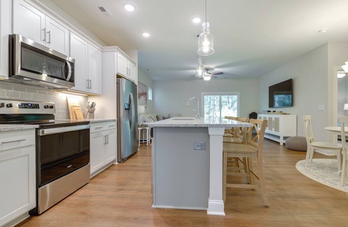 Shallotte House | Townhome w/Pool! 7 Mi to Ocean Isle Beach