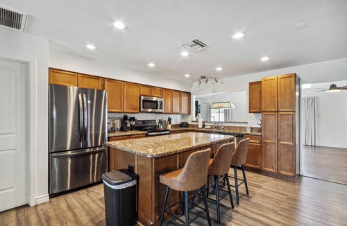 Village Grove House | Tranquil 4-MOD Lux Old Town: 4BR Modern Luxe Amenities