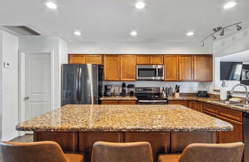 Village Grove House | Tranquil 4-MOD Lux Old Town: 4BR Modern Luxe Amenities
