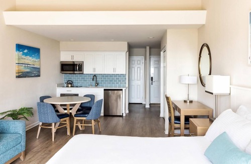 Rio del Mar Hotel | Tranquil Beachside Studio | Pools, Hot Tubs, Tennis Court & Fireplace