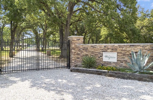 Waller House | Tranquil Farmhouse Bungalow Retreat with Pool & Goats near Houston in Hempstead, Texas