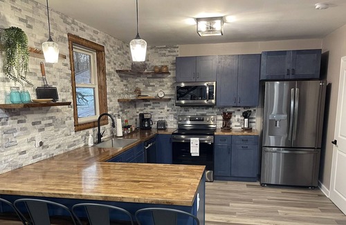 Rowland Cabin | Tranquil Lakefront Getaway ~ King Master~ Backyard
