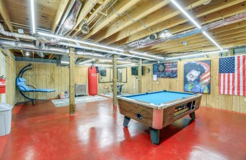 Damascus House | Tranquil Mountain Getaway in Troutdale: Game Room!