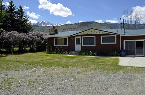 Gardiner House | Tranquil Private Home on the Yellowstone River
