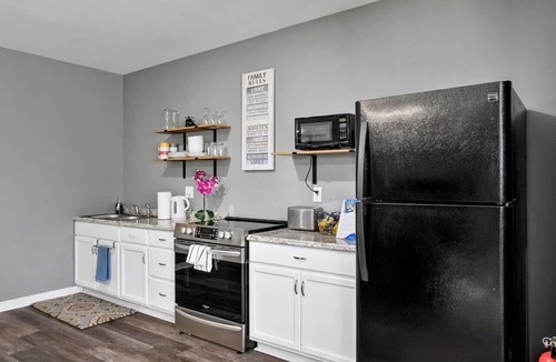 Glen Allen Condo | Tranquil Retreat: Woodland Views & Peaceful Vibes!