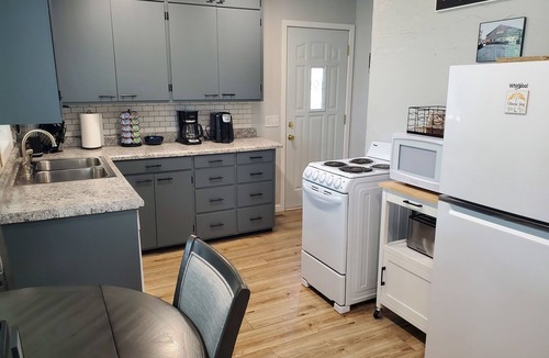 Lake Park House | Tranquil setting 15 Miles from Iowa Great Lakes - Fully Furnished with Game Room