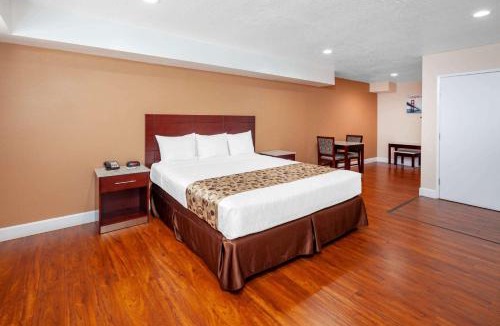 Harbor Hotel | Travelodge by Wyndham Harbor City