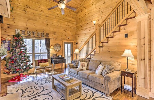 Mentone House | TreeTop Retreat Mentone Escape with Hot Tub