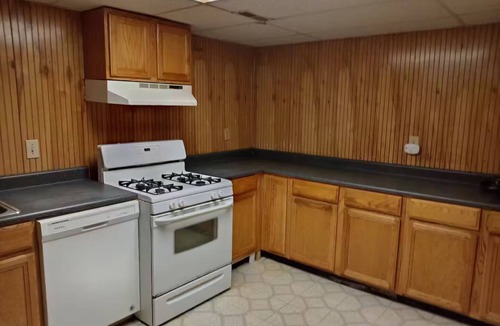 Westland House | Tremendous 3-bedroom house with AC in welcoming Westland