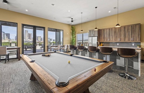 Cedars Apartment | Trendy 1BR w/10ft Ceilings+FREE Parking+ Pets OK