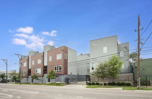 Cedars House | Trendy 3BR I Free Parking I Workspace
