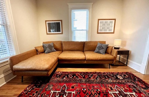 Lyn-Lake Apartment | Trendy and Stylish 3BR Uptown Duplex