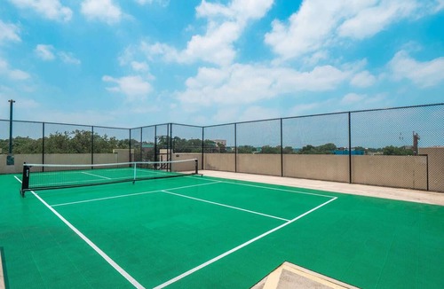 Greater South River City Apartment | Trendy SoCo 2BR King Suite w/GymPickleballLaundry