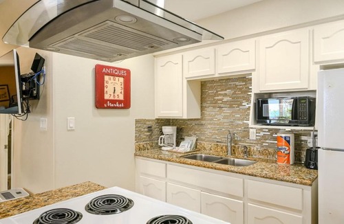South Padre Island Apartment | Tropical Retreat Coastal 1BR Getaway with Balcony 212