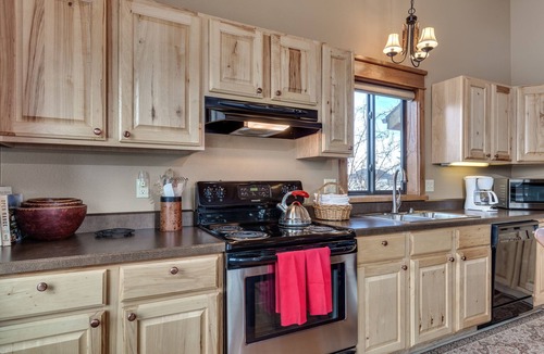 Bozeman House | TroutChasers Cabin - Fly Fish Private River Access & Explore Big Sky Country