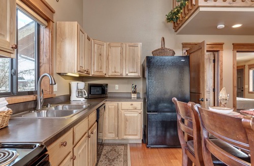 Bozeman House | TroutChasers Cabin - Fly Fish Private River Access & Explore Big Sky Country