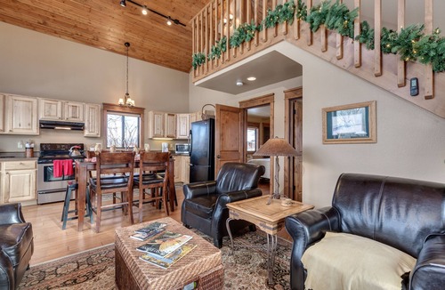 Bozeman House | TroutChasers Cabin - Fly Fish Private River Access & Explore Big Sky Country