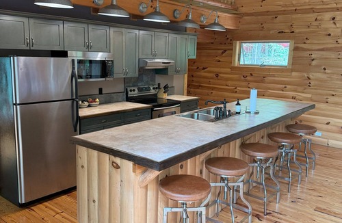 Perrysville Cabin | Trove of Trees Log Cabin in Mohican Area - 24+ wood acres