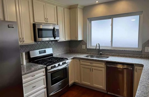 Troy House | Troy Retreat: Cozy with Modern Amenities