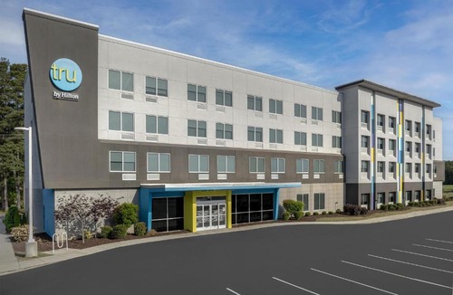 Cape Fear Hotel | Tru by Hilton Fayetteville I-95