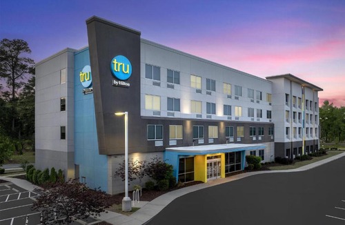 Cape Fear Hotel | Tru by Hilton Fayetteville I-95