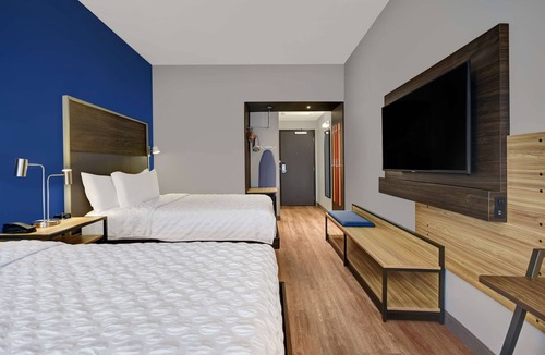 Troy Hotel | Tru by Hilton Troy Detroit