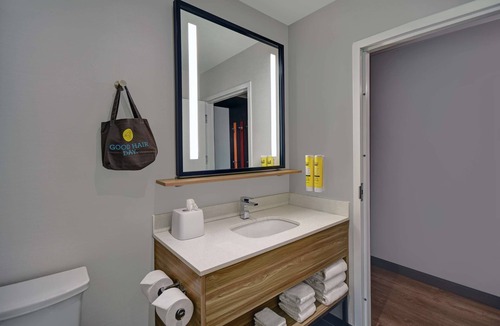 Troy Hotel | Tru by Hilton Troy Detroit