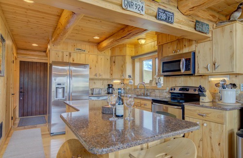 Cameron House | True Montana Log Cabin, Great Hunting/Private Madison River Fishing 3+2.5/YNP